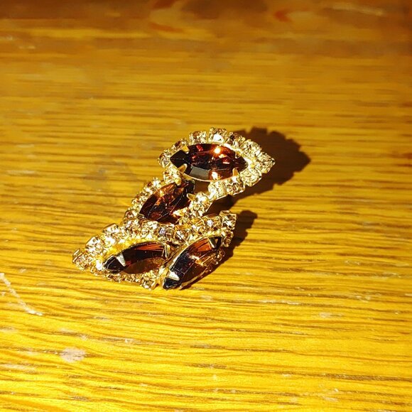 Cognac Amber Rhinestones Gold Tone Clip On Earrings Vintage Small Crystal Accent - Picture 3 of 8